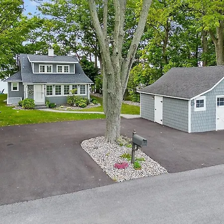 Beautiful Waterfront House In Owasco Lake